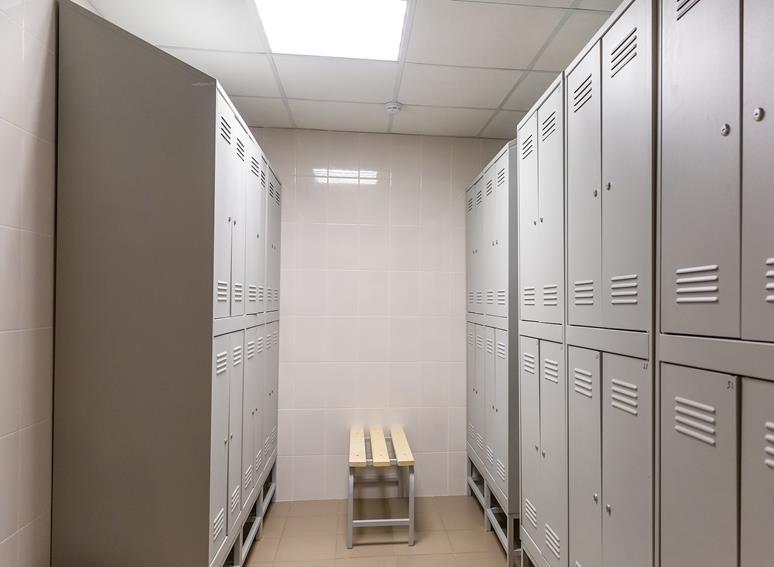 Szafki socjalne z haczykami dodatkowymi - zwiększenie funkcjonalności