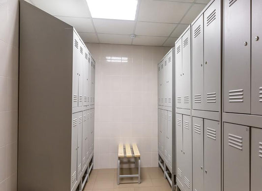 Szafki socjalne z haczykami dodatkowymi - zwiększenie funkcjonalności