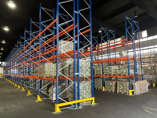 Montaż regałów paletowych na różnych typach posadzek – techniki i wymagania techniczne dla stabilnej instalacji