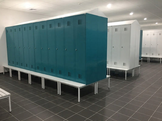 Szafki socjalne z ławeczkami - kompletne wyposażenie szatni