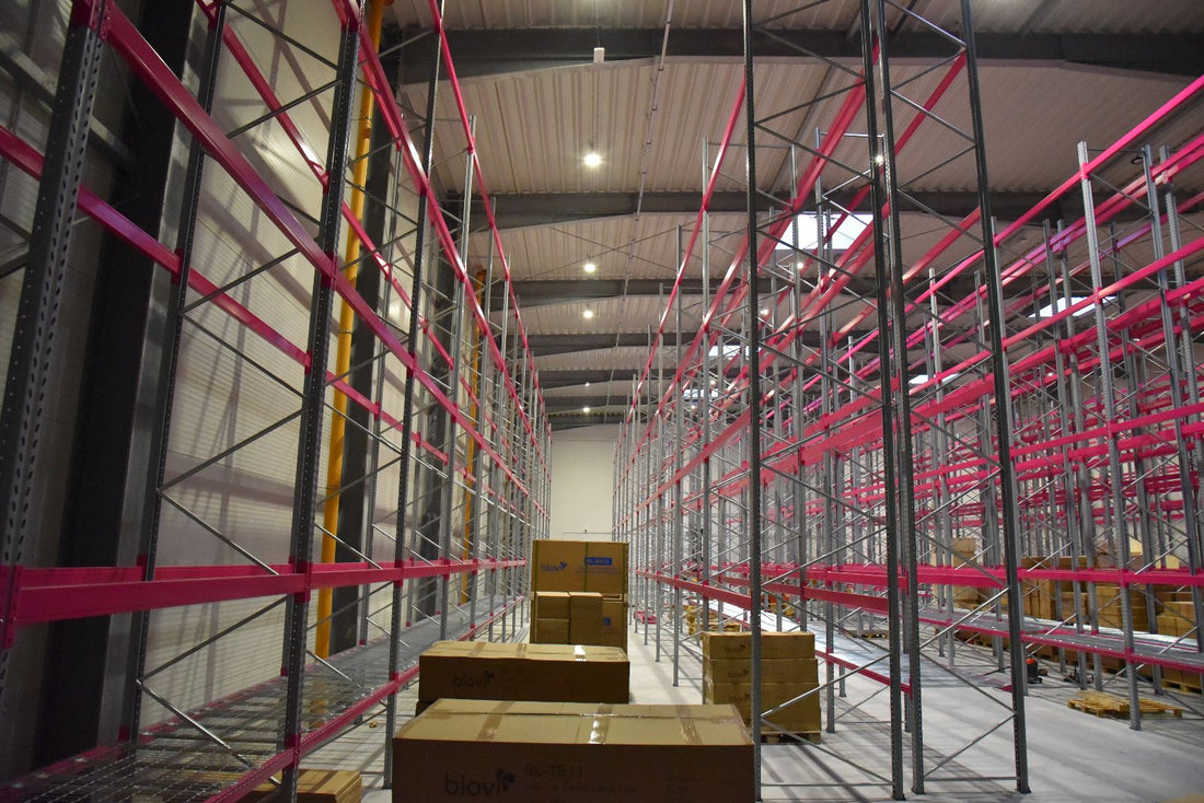 Jak przebiega montaż regałów wysokiego składowania