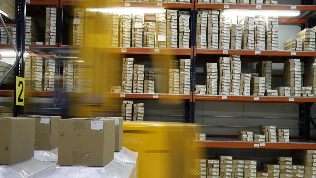 Przykłady najczęstszych błędów przy montażu regałów półkowych i sposoby ich unikania dla bezpiecznego użytkowania