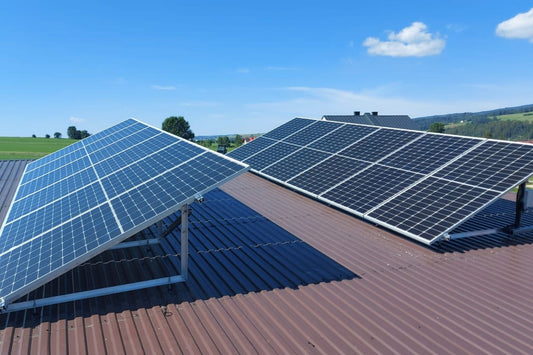 Konstrukcje fotowoltaiczne z optymalizatorami mocy – zwiększenie wydajności w halach i magazynach