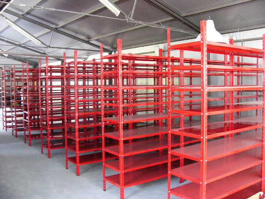 Regały półkowe o zwiększonej wysokości powyżej 3 metrów – stabilne konstrukcje do efektywnego składowania