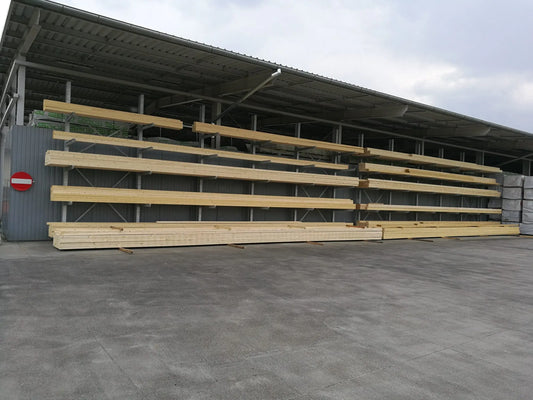 Regały wspornikowe do drewna konstrukcyjnego - składowanie belek, desek i materiałów budowlanych
