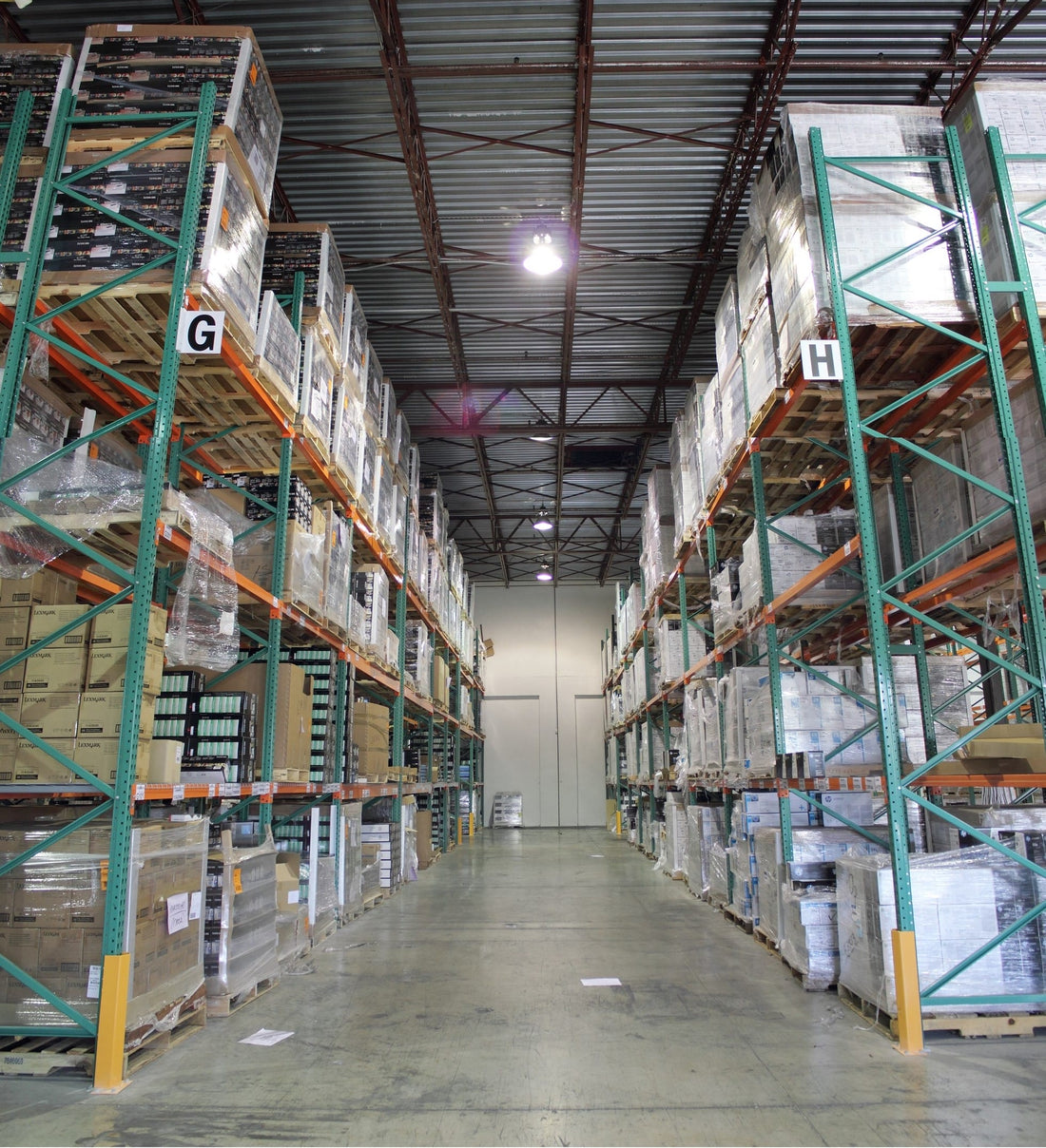 Regały paletowe w magazynach alkoholi - zabezpieczenia