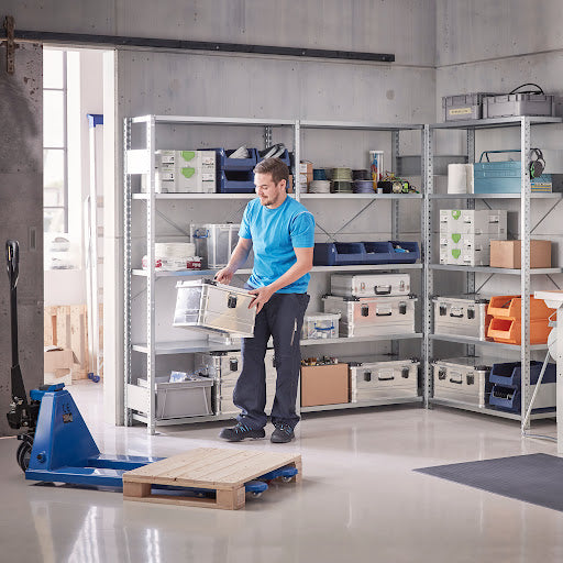 Regały półkowe do dekoracji wnętrz