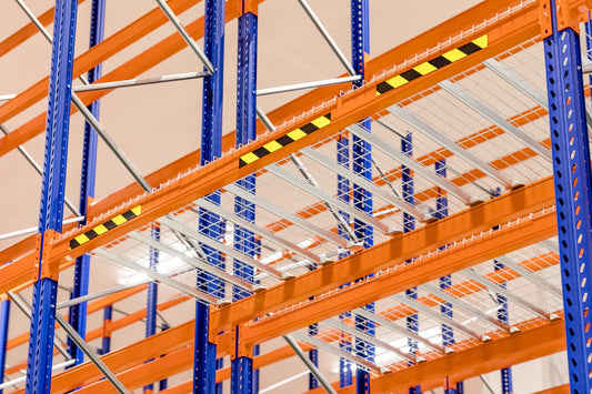 Rozbudowa istniejących regałów magazynowych – kiedy jest możliwa i jak ją zaplanować