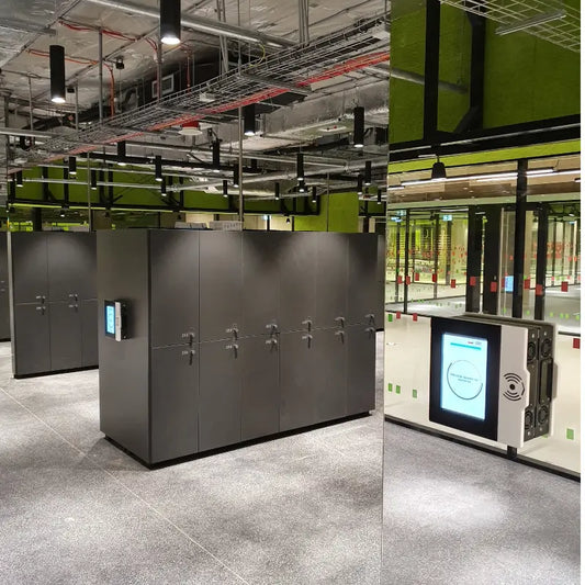 Szafki socjalne wyposażone w lampy UV i dystrybutory środków dezynfekujących w pomieszczeniu z wysokimi standardami higieny