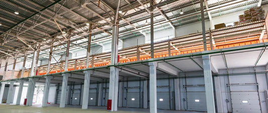 Praktyczny poradnik obliczania nośności antresoli magazynowej – kluczowe parametry i normy bezpieczeństwa