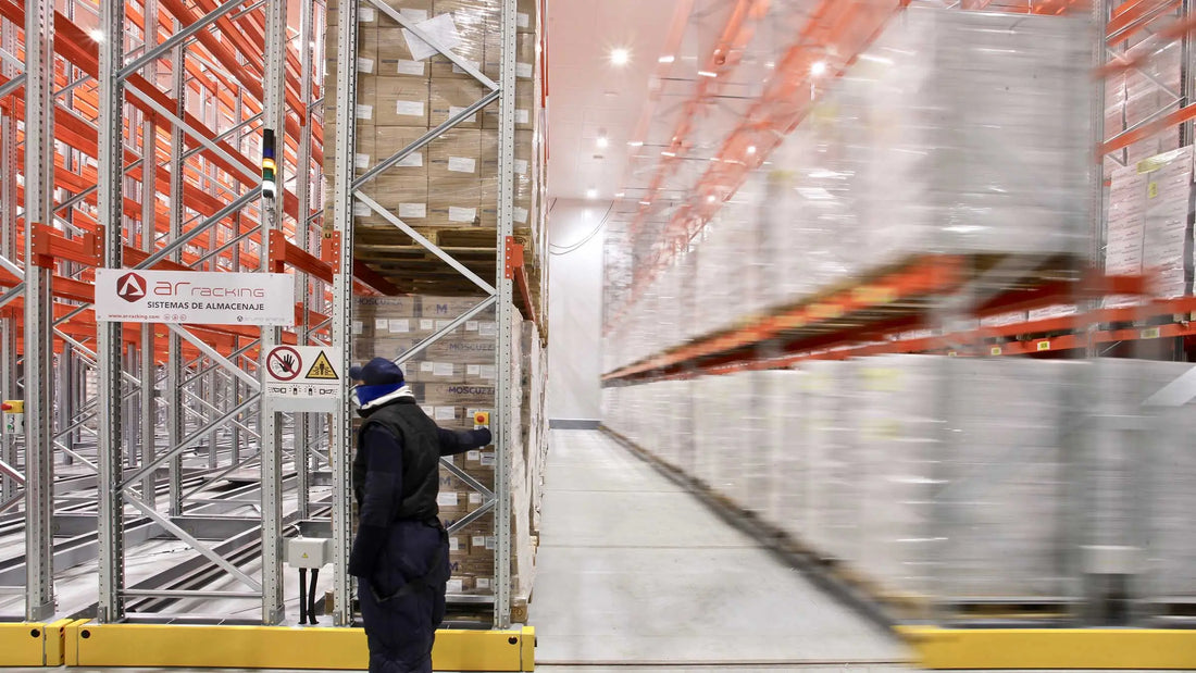 Regały paletowe typu narrow aisle zaprojektowane do efektywnego wykorzystania przestrzeni w wąskich korytarzach magazynowych