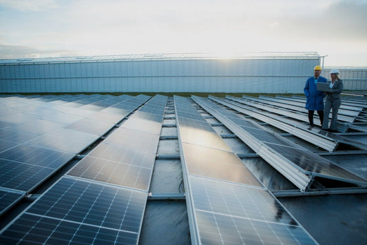 Struktury solarne z aluminium vs stal - porównanie materiałów
