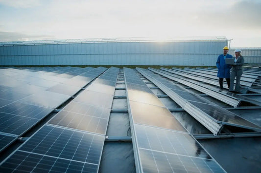 Struktury solarne z aluminium i stali – porównanie materiałów pod kątem wytrzymałości, trwałości i zastosowań