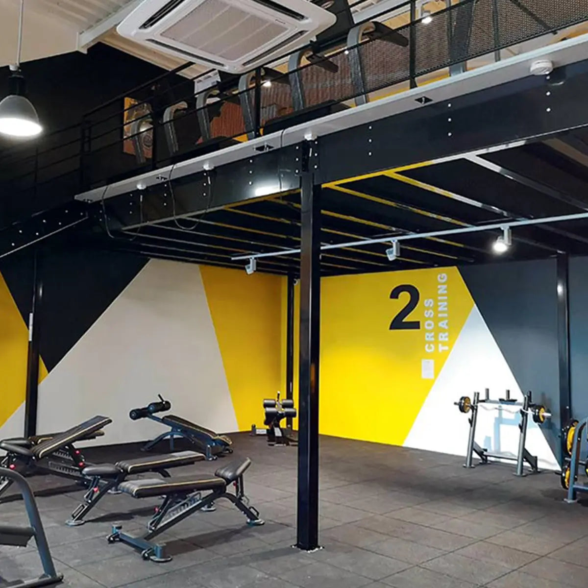 Antresola SMART w sklepie MS Regały z nowoczesną konstrukcją stalową typu siłownia dla kategorii antresol sportowych SMART